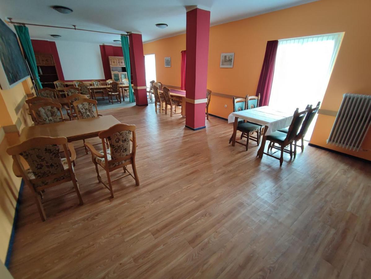 Hotel Beke Sziget Komló Exterior foto